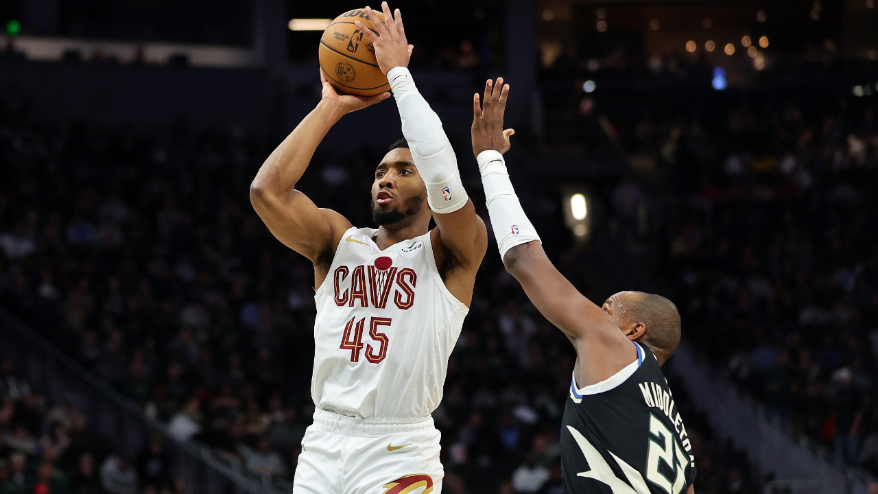 雄鹿主场惨败爵士，米切尔砍下生涯新高