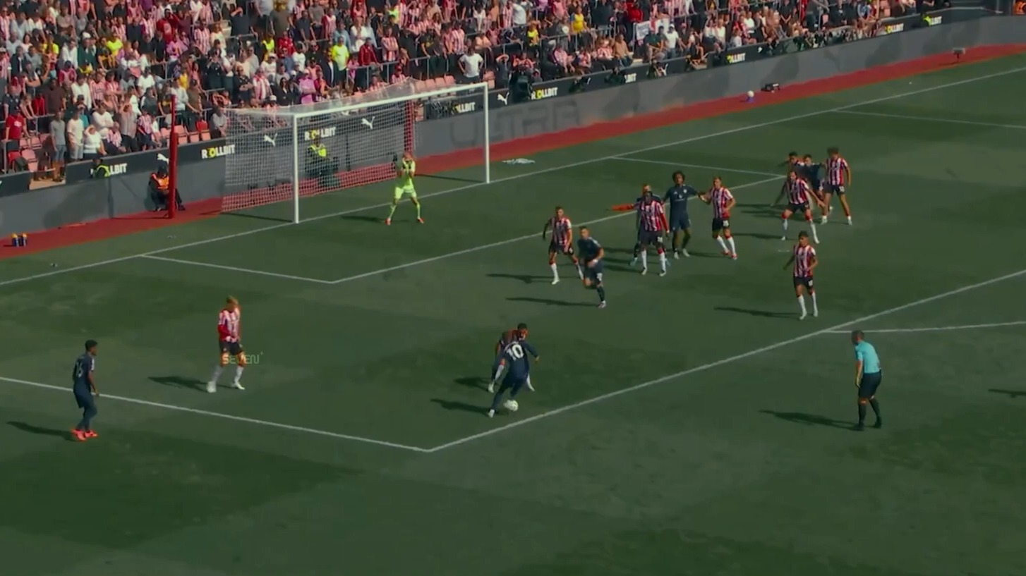 巴塞罗那前锋连续进球，助攻全队备战