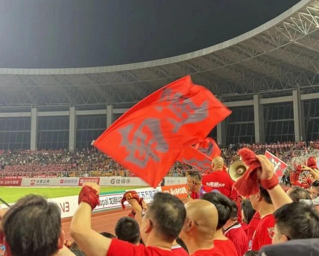 重燃激情，亚洲足球比赛激励球迷心潮澎湃的简单介绍