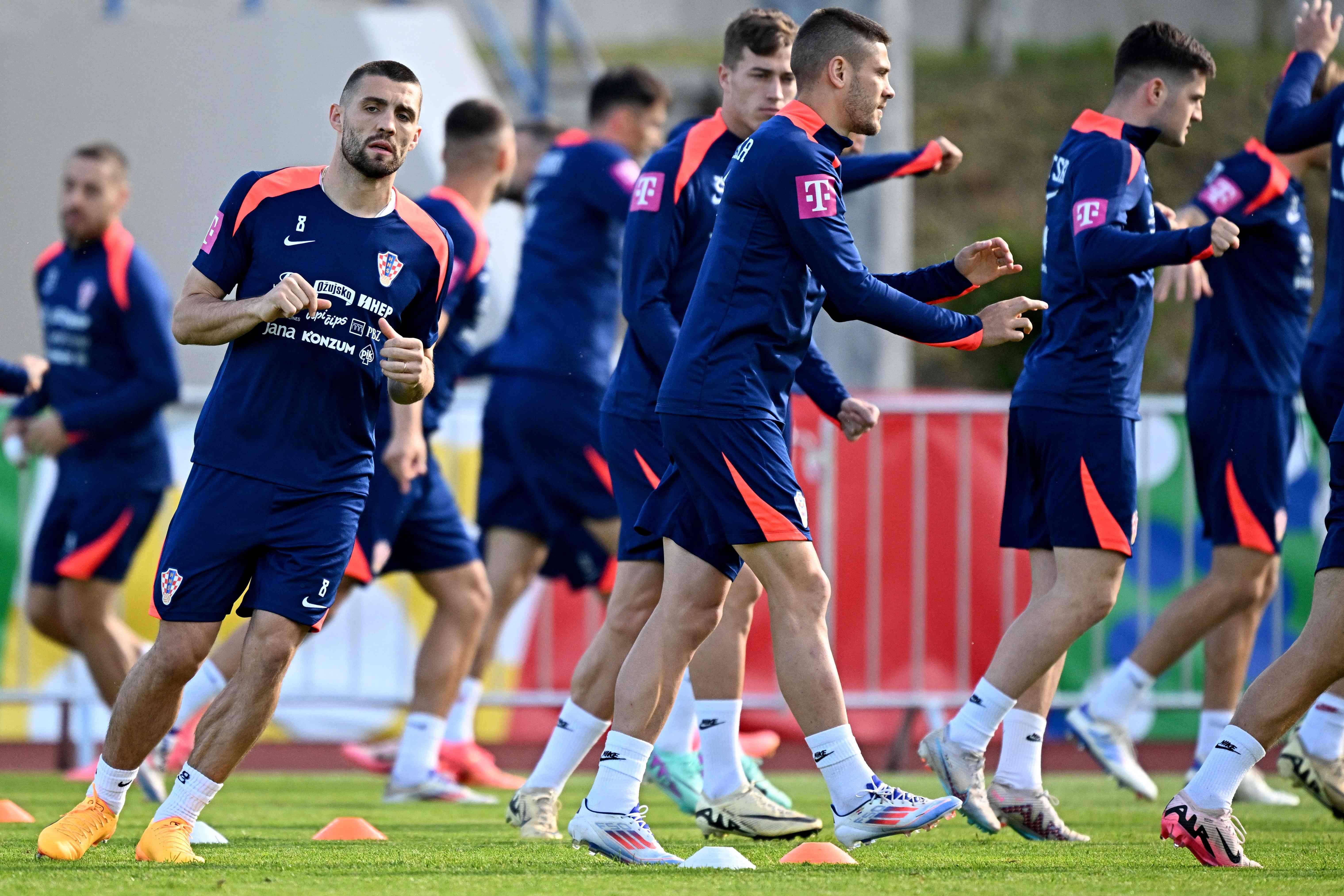 关于克罗地亚队在比赛中表现出色，轻松取胜的信息