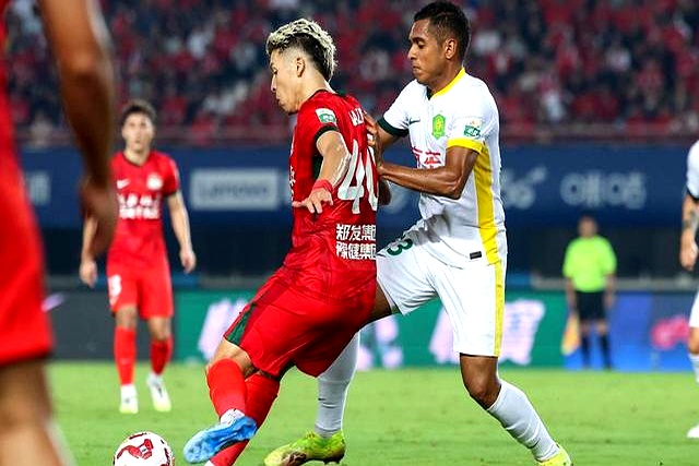 北京国安客场逆转河南建业，实现胜利