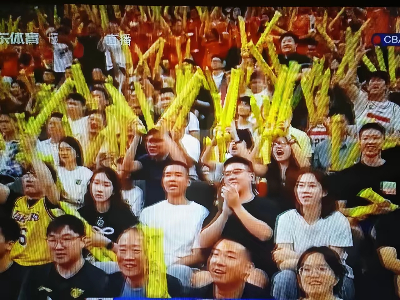 包含深圳VS广州！CBA半决赛激烈对决引无数球迷热议的词条