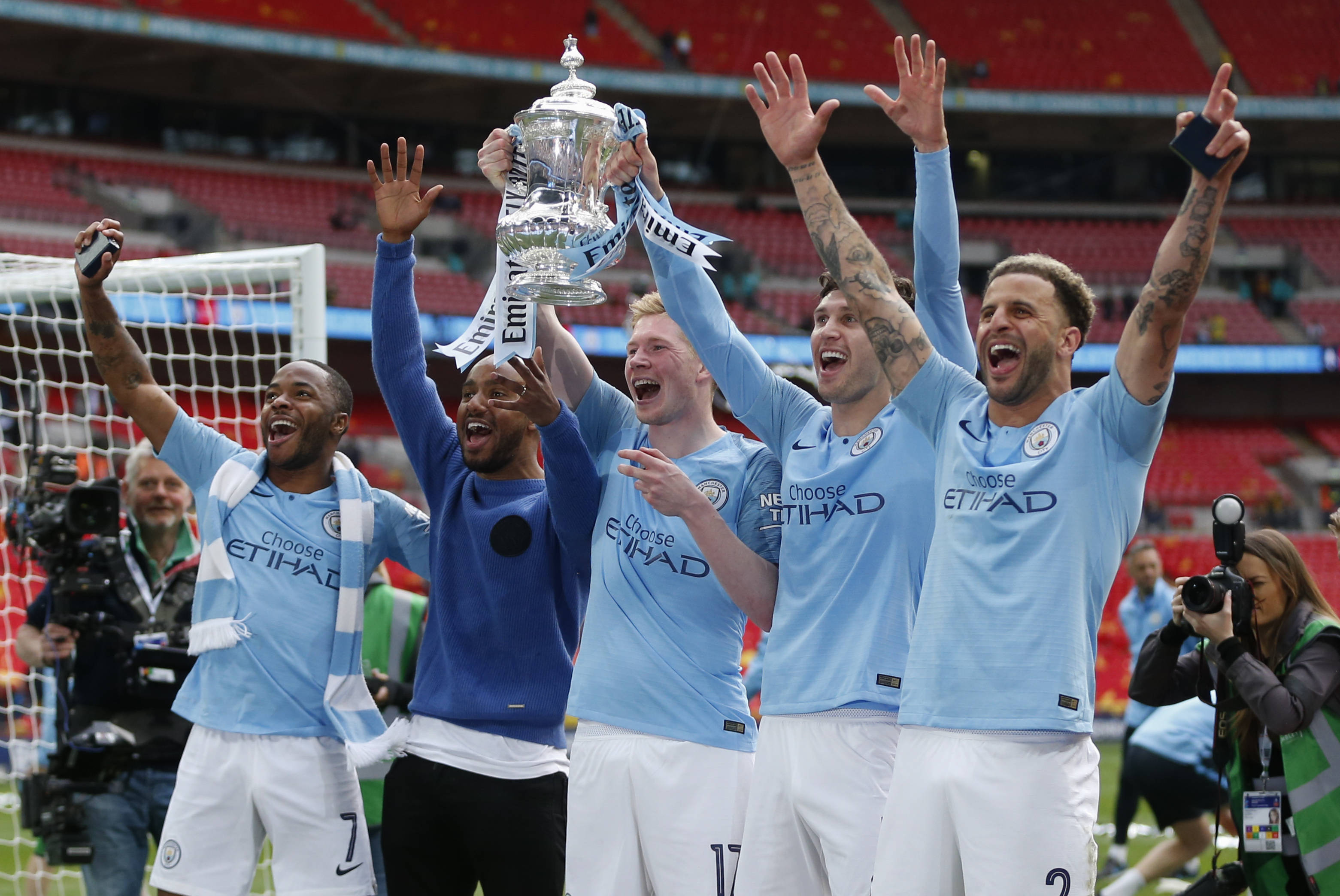 穆里尼奥教练首秀，热刺主场战平谢菲联的简单介绍