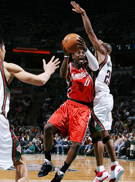 雄鹿力克山猫，保持全胜