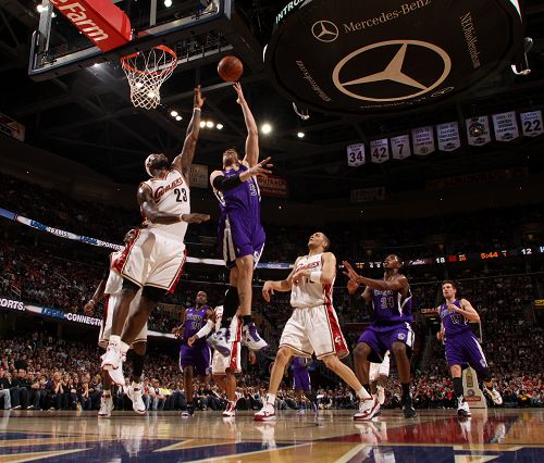 国王战胜骑士，取得两连胜